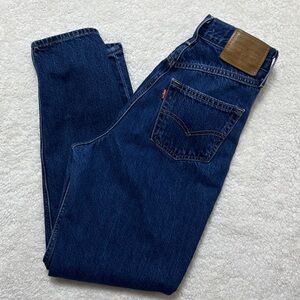 LEVI’S® PREMIUM 80’S MOM JEAN— W25 / L28
